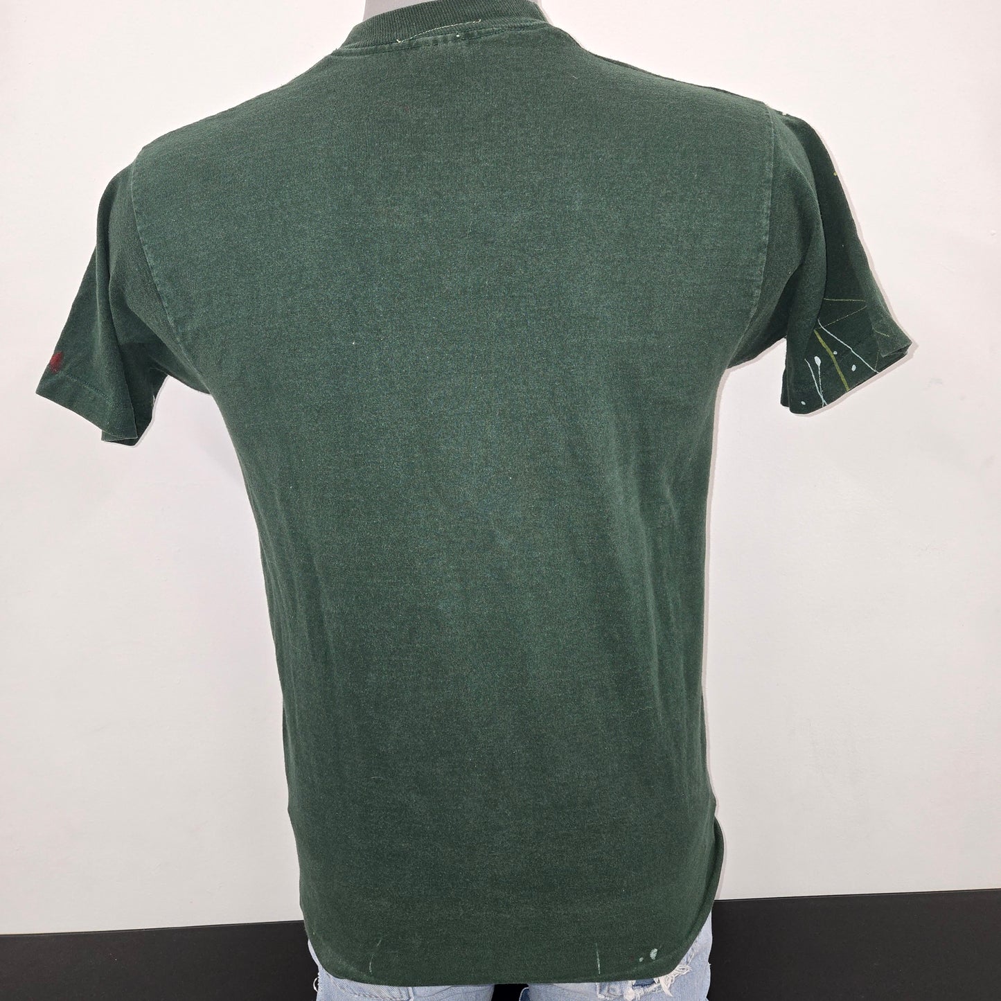 Painted Past Distressed Painted Collegiate T-shirt sz M