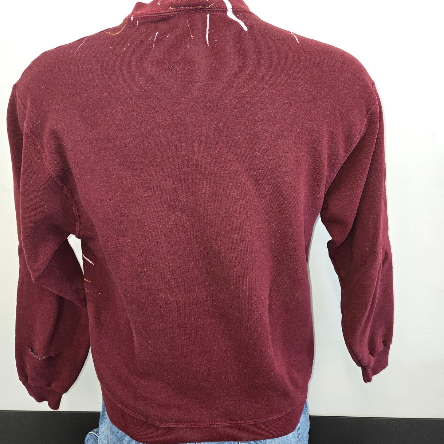 Painted Past Distressed Painted Collegiate Sweatshirt crewneck sz L in burgundy