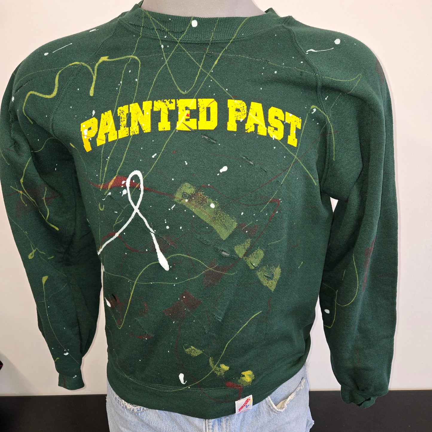 Painted Past Distressed Painted Collegiate Sweatshirt sz M