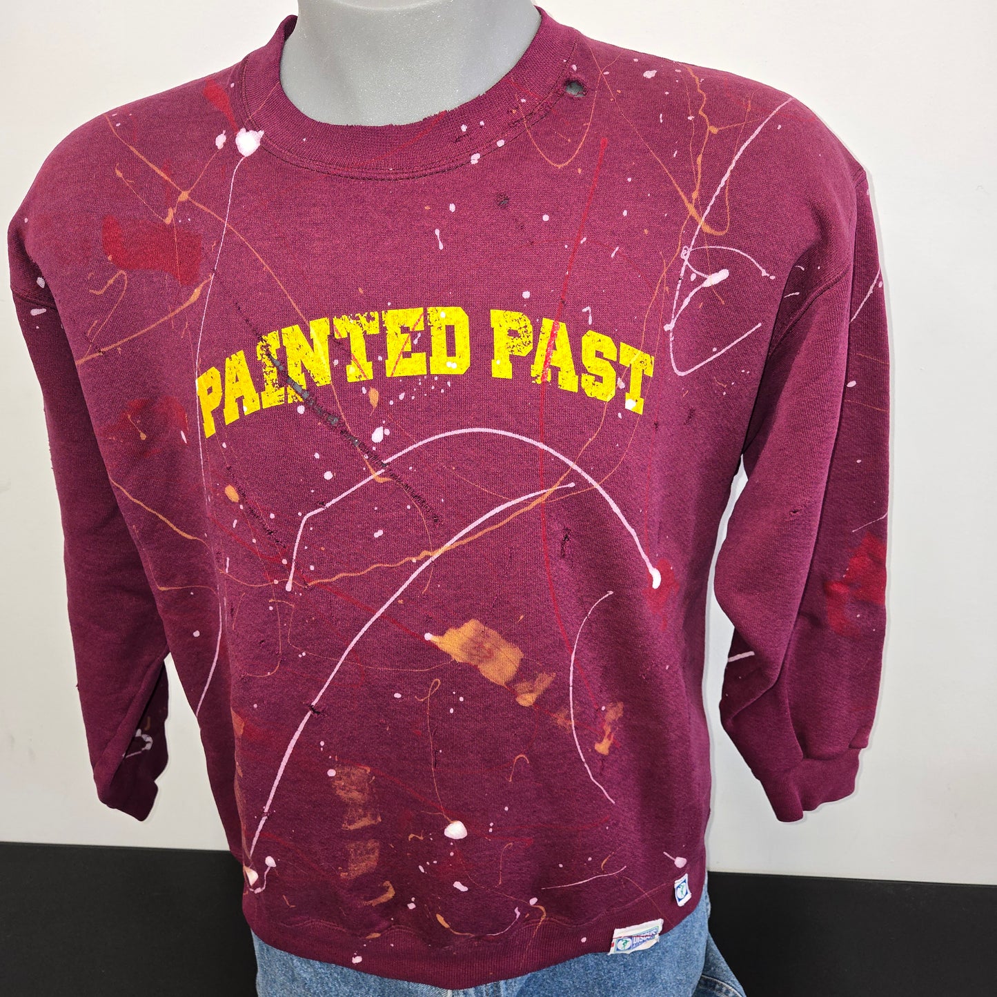 Painted Past Distressed Painted Collegiate Sweatshirt sz L crewneck in Faded burgundy